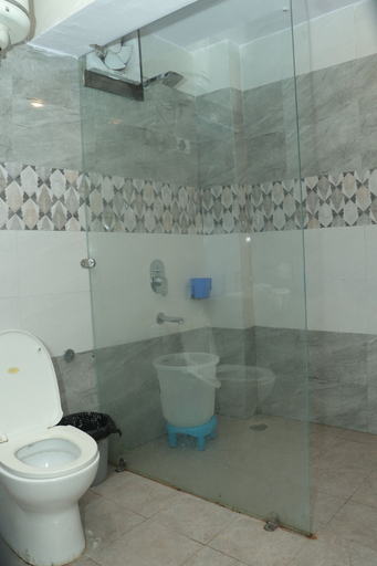 Bathroom 4, Krishna Hotel And Restaurant, Kangra