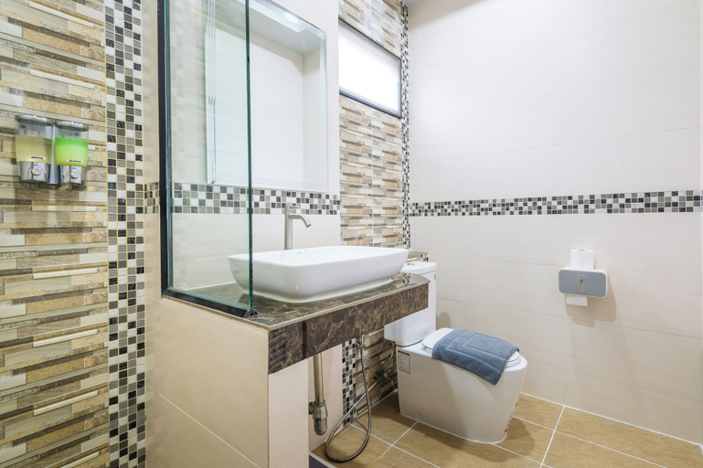 Bathroom 4, Mook Anda Villa, Mueang Krabi