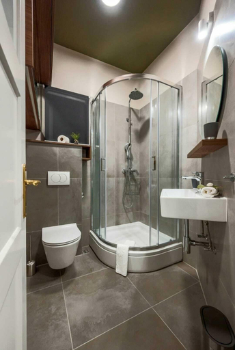 Bathroom 4, Green, Deluxe Two Bedroom Suite, Split