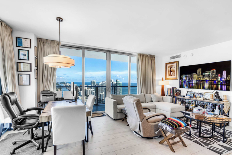 Living area 5, Eagle View Luxury Stay for 4, Broward