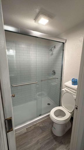 Bathroom 3, Heritage Inn, Whatcom
