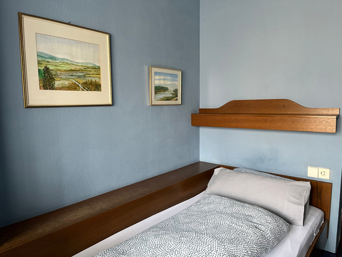 Bedroom 2, Hotel Markgraf, Lörrach