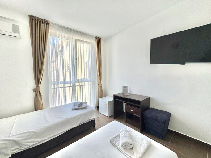 Room 4, Hotel Lobo