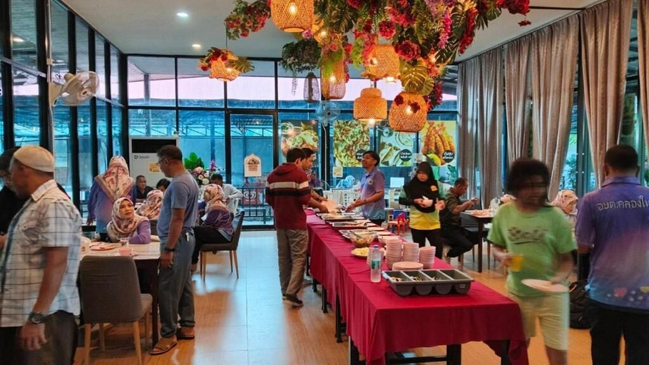 Food & Drinks 5, Trang Oasis Waterpark Hotel, Palian