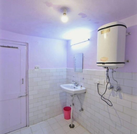 Bathroom 2, Hotel Potala Manali, Kullu