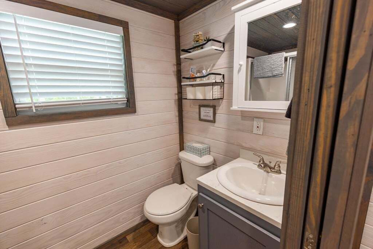 Bathroom 2, Salt Shack, Stewart