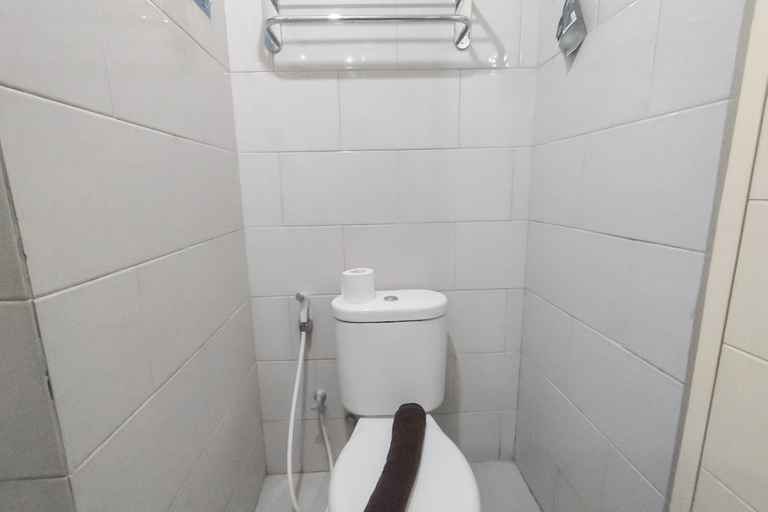 Bathroom 4, Studio Near Mall (No Kitchen) At Benson Supermall Mansion Apartment, Surabaya