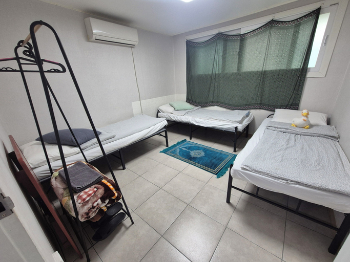 Room 4, Duck Duck House, Yongsan