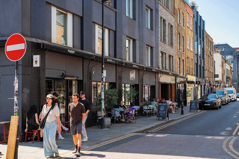 Room 2, The Writers Light- 2 bed Shoreditch, London