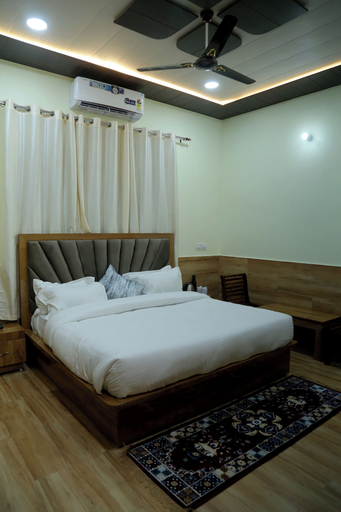 Room 3, Hotel Shani - Punjabi Rasoi, Kangra