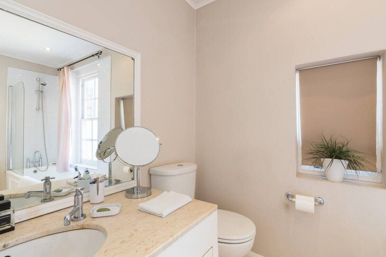 Bathroom 3, Stylish 1-bed With a Roof Terrace, London