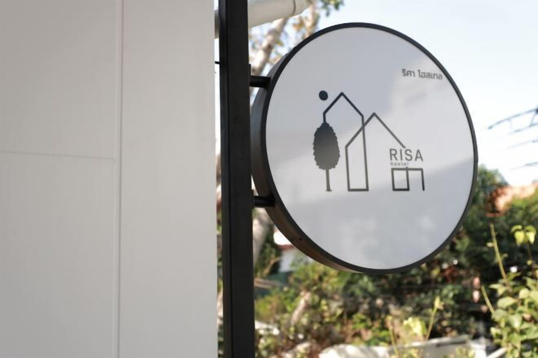Exterior detail, Risa Hostel, Phasi Charoen