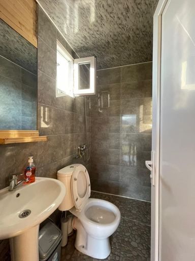 Bathroom 2, Wooden House Tsunda, Aspindza