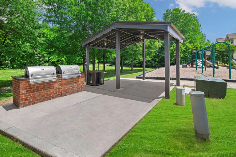BBQ/picnic area, Landing Apartments - Indian Trail, Union