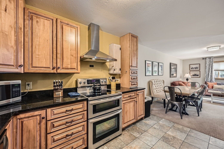 Private kitchen 2, Imperial View 3 Bedroom Home by RedAwning, Summit
