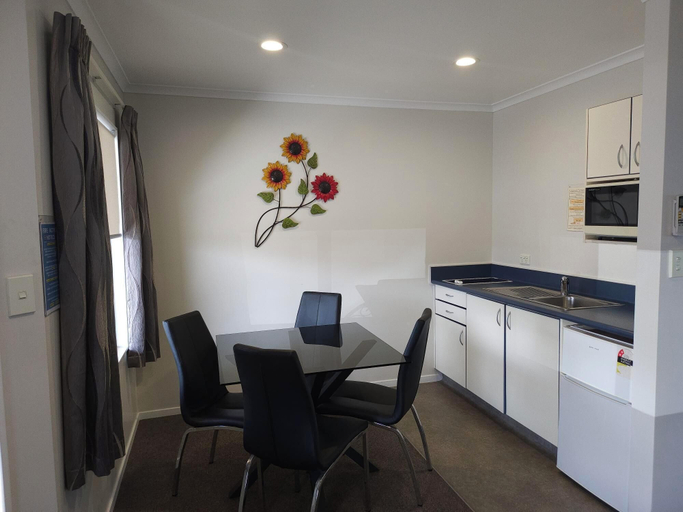 Living area 4, ASURE Albert Park Motor Lodge, Waipa