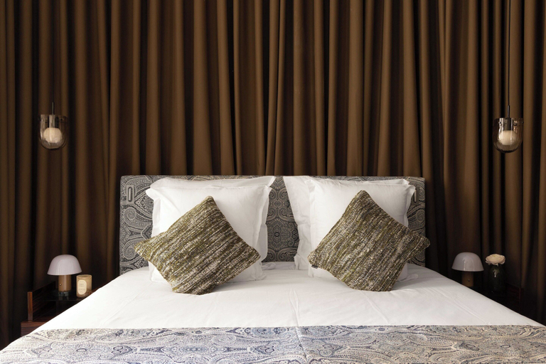 Room 4, Palais Bourbon Hotel - Room 42 - 2P - Invalides, Paris