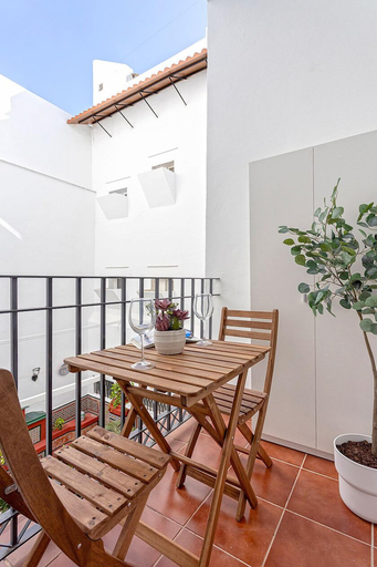Others 4, Genteel Home Teodosio, Sevilla