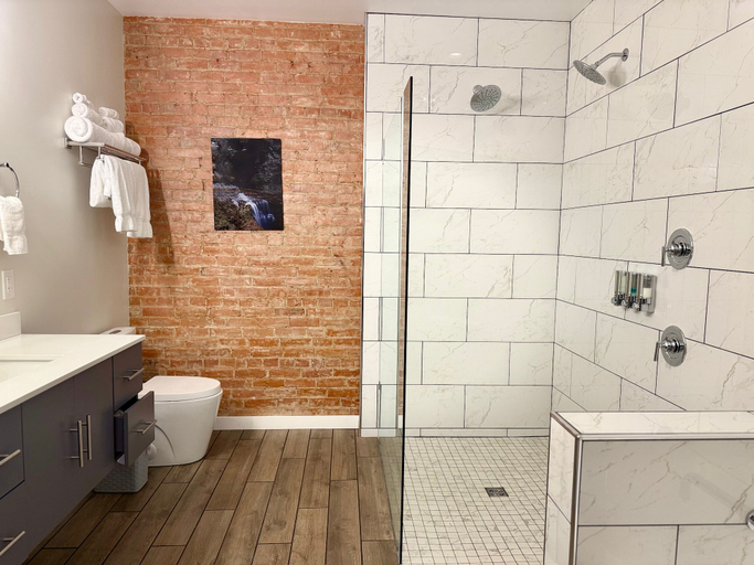 Bathroom 3, The Benjamin Hotel, Schuyler