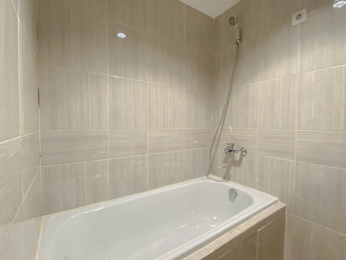 Bathroom 3, Cozy And Functional Studio Apartment At Vasanta Innopark, Cikarang