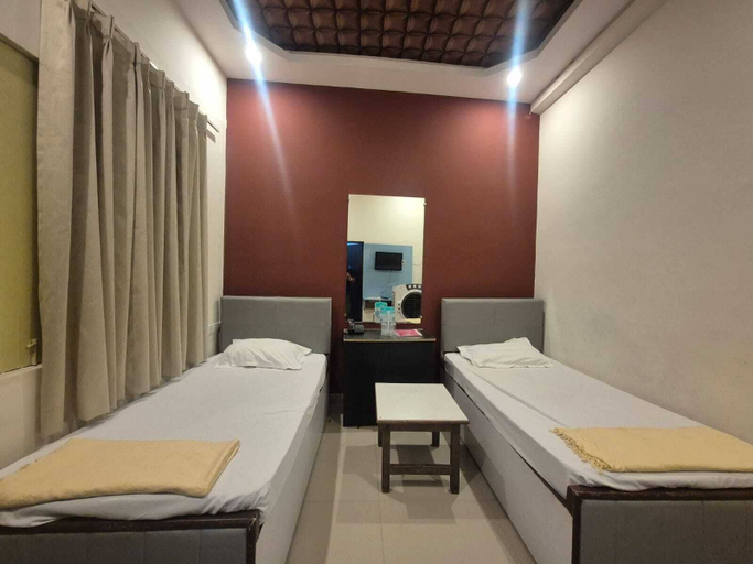 Bedroom 3, Varun Hotel and Restaurant, Jaunpur