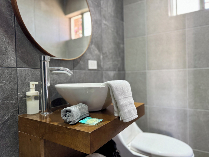 Bathroom 5, Casa Petri Hotel, Ensenada