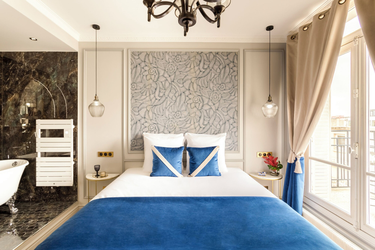 Room 4, Merveil Signature Suite - Hoche, Paris