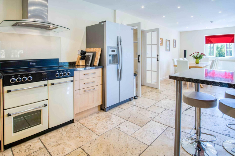 Private kitchen 3, The Barn - 4 Bedroom - Tyn-y-coed Farm - Cardiff, Rhondda, Cynon, Taff