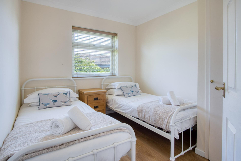 Room 5, Bayview 72 - 2 Bedroom Chalet - Bayview Oxwich, Swansea