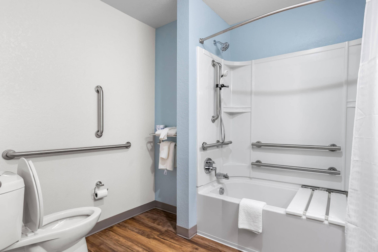 Bathroom 4, WoodSpring Suites Savannah West - Ellabell Metaplant, Bryan