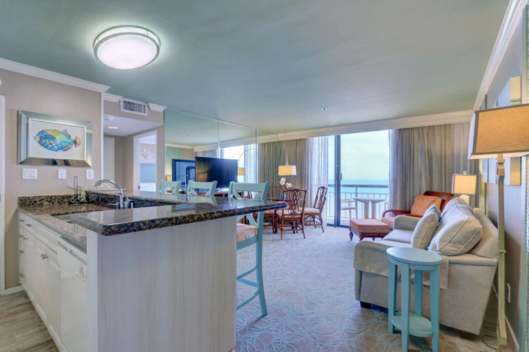 Room 3, Gorgeous San Luis Condo Amazing Pool Amenities, Galveston