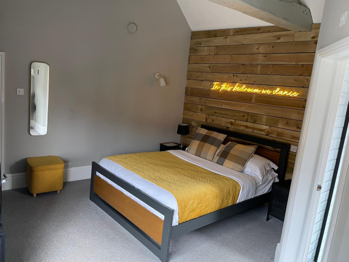 Bedroom 2, The White Horse, Warwickshire
