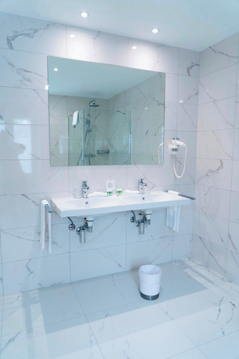 Bathroom 5, J5 Hotels Helvetie Montreux, Pays-d'Enhaut