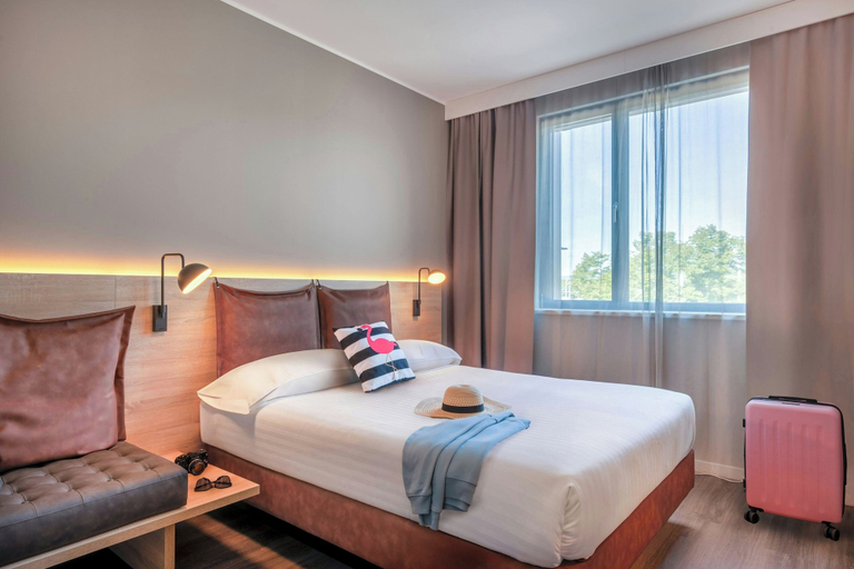 Bedroom 2, Moxy Verona, Verona