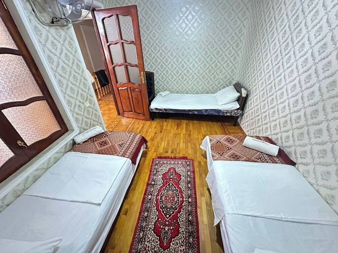 Room 4, Iceri bir, Baku