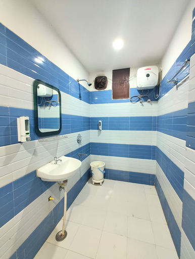 Bathroom, Hotel Kashi Grand Residency Varanasi, Varanasi