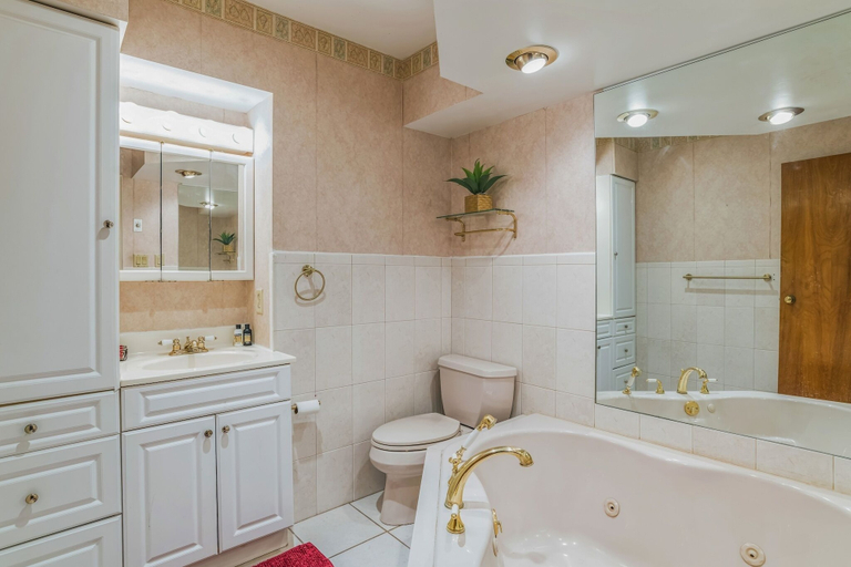 Bathroom 2, Sidney Lodging 3 Bedroom Home, Delaware