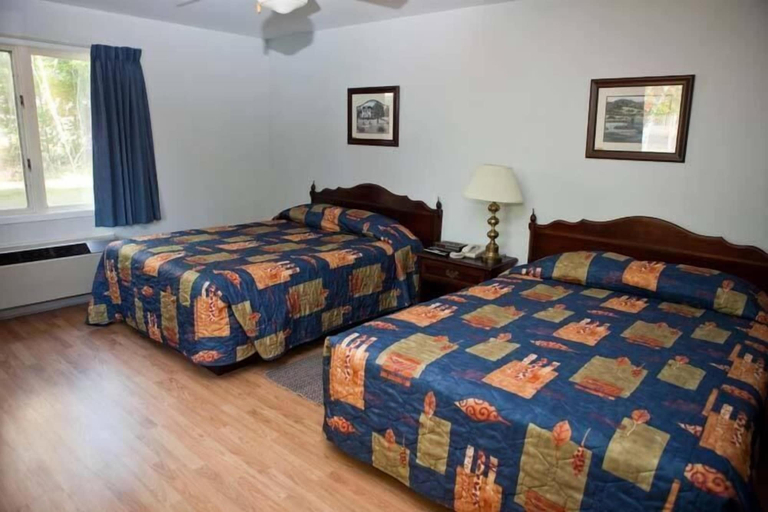 Bedroom, The Clansman Motel, Cape Breton