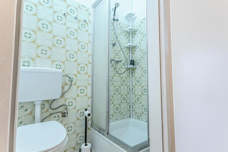 Bathroom 4, Stylish 2BR Apt Garden Modern Comforts, Wien