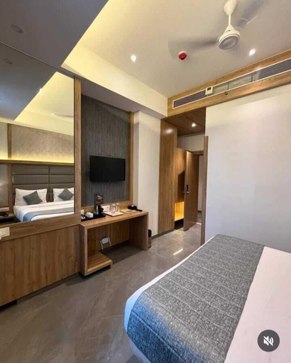 Room 3, Hotel La Dahlia, Thane