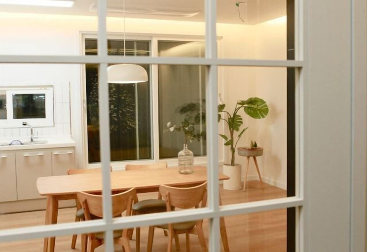 Dining 4, Maison de Claire(the house where the light dwells), Jung