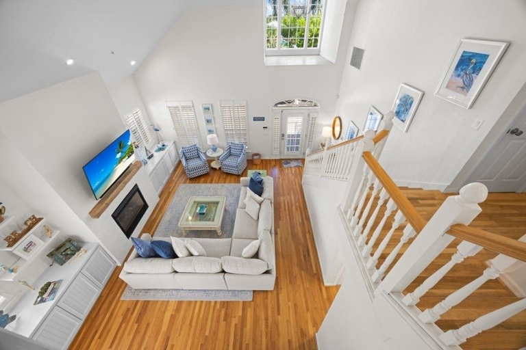 Living area 3, Summer Breeze 7 Bedroom Home, Lee
