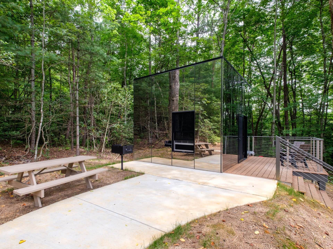 Exterior 3, Mirror Cabin - Looking Glass, Transylvania