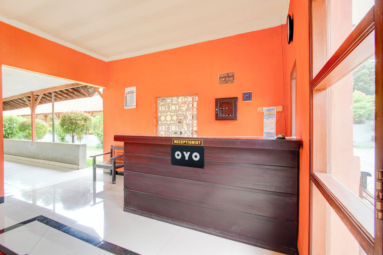 Reception 2, OYO 94761 Hotel Indah, Pekalongan
