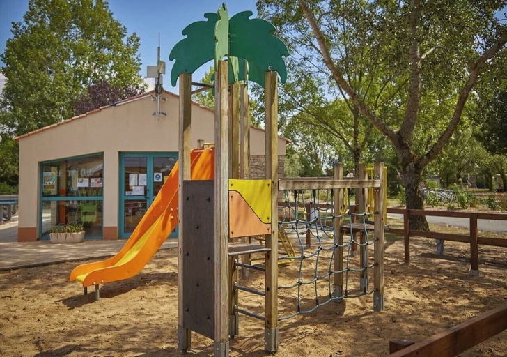 Children's play area - outdoor 4, Camping Marvilla Parks - Clos Cottet, Vendée