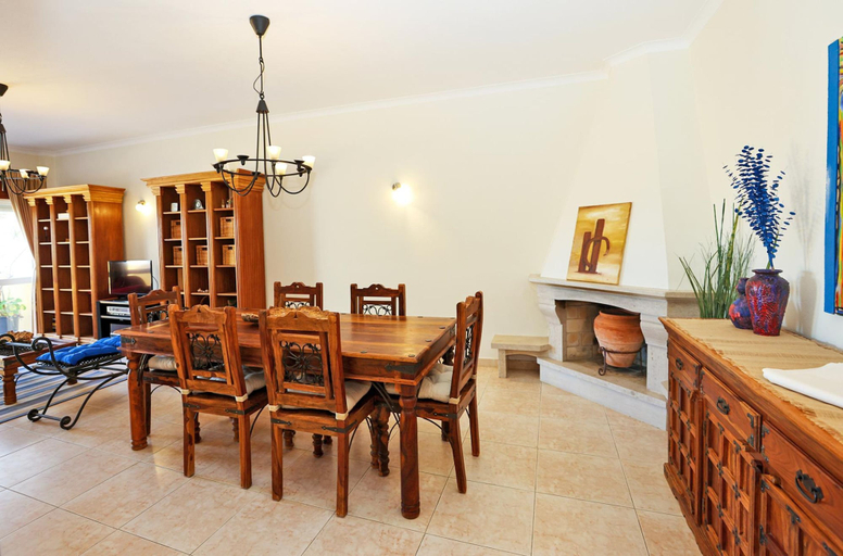 Room 5, C25 - Town Center Apartment in Lagos, Lagos