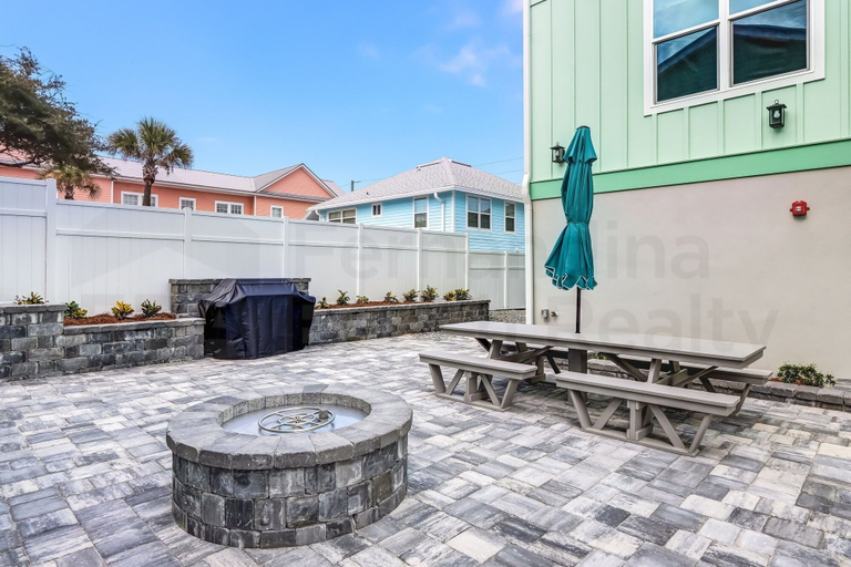 Outdoor dining 4, 391 S Fletcher Ave D 1 Bedroom Condo by RedAwning, Nassau