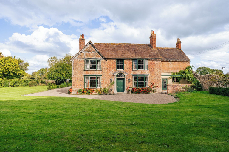 Front of property 3, Stunning 4BD Home in Worcestershire, Worcestershire