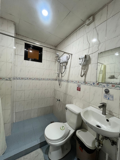 Bathroom 4, Sukhavati Inn, Baguio City