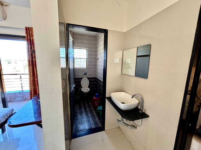 Bathroom 3, Hotel Trident Inn Trimbakeshwar, Nashik